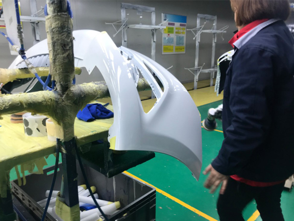 该如何进行汽车美容修理？