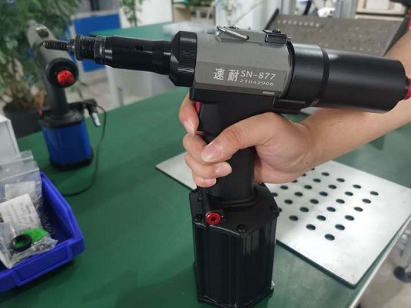 91香蕉下载导航气动铆螺母枪