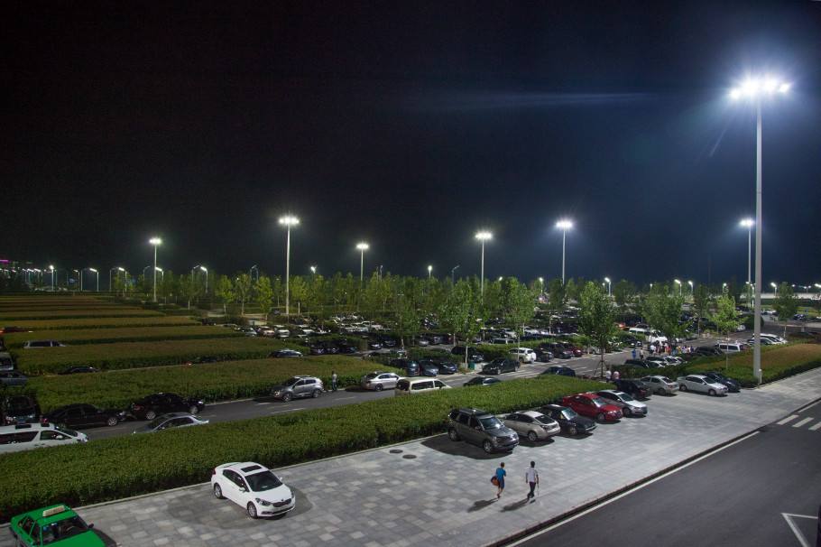 戶外公共停車場照明效果 香蕉视频APP在线播放照明效果
