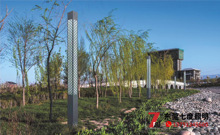 (QDJGDZ-015)公園景區3米-5米LED方形91香蕉视频污版柱安裝效果實拍圖片
